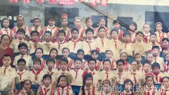 90年代各校校服大比拼,看着是不是满满的回忆,怀念那时候吗?