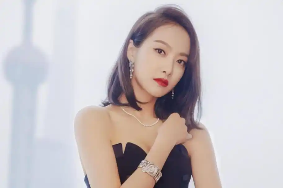 宋茜:从北舞保送到娱乐圈女王,传奇之路再创辉煌 宋茜,这个名字如今在