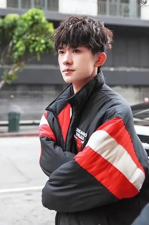 而王俊凯被选进时代峻峰时期有点命中注定