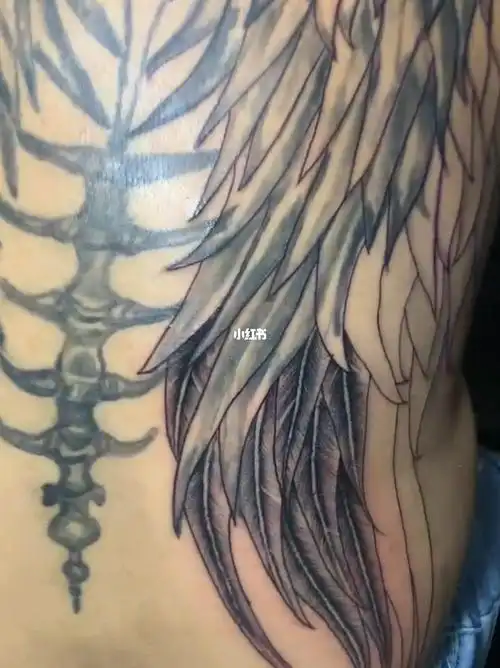 翅膀纹身