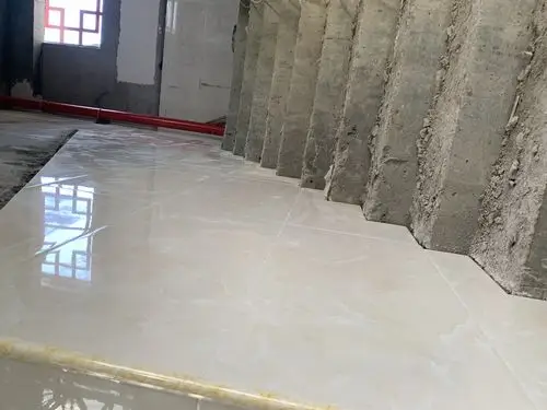 教师周转房六层楼梯墙裙瓷砖铺贴