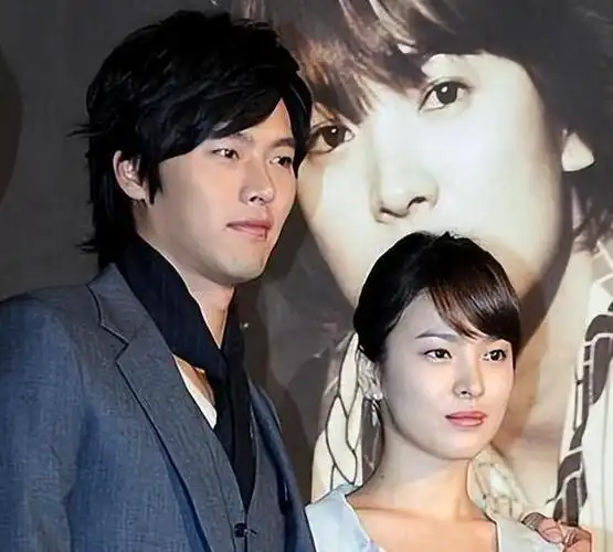 宋慧乔和玄彬的频繁互动,看来他们的恋情已经是不言而喻啦!