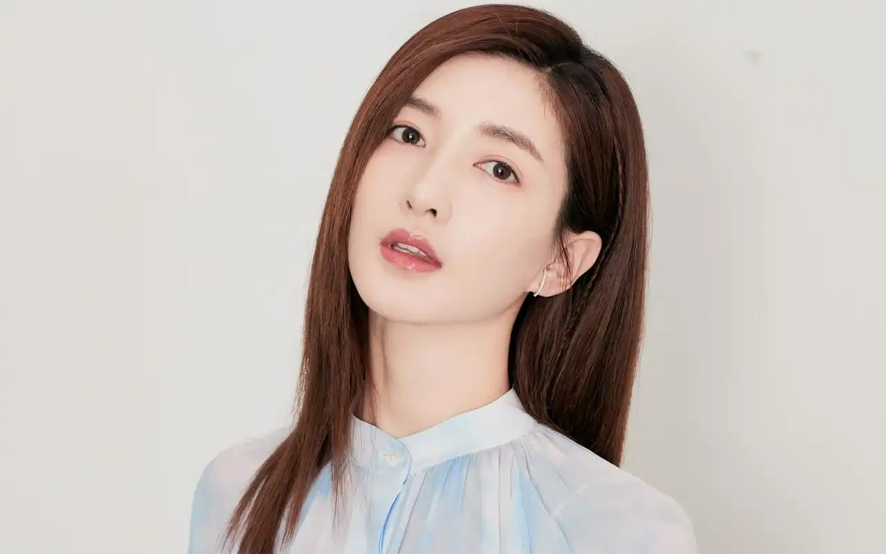 江疏影水墨蓝裙甜美写真高清电脑壁纸