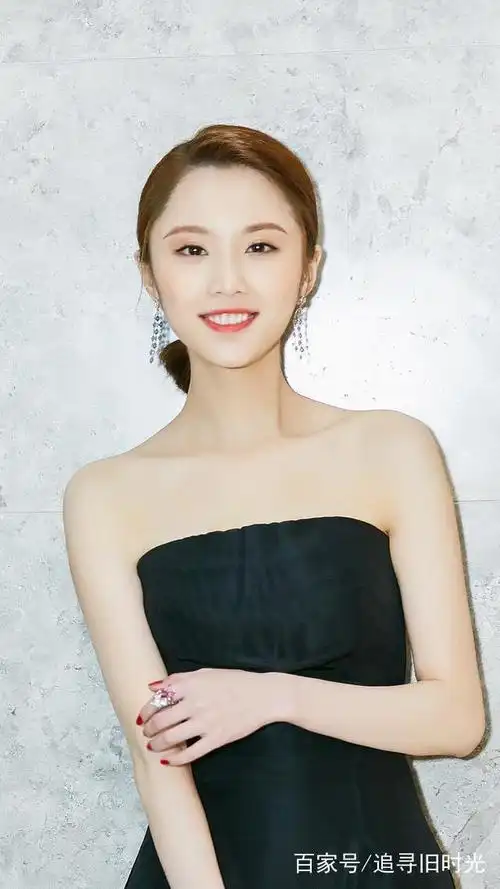 张慧雯美图,栀子花开香如你!