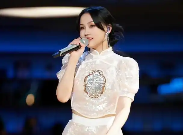 一屋子专业演员,硬是演不过黄龄一个跨界的歌手,糊不是没原因的