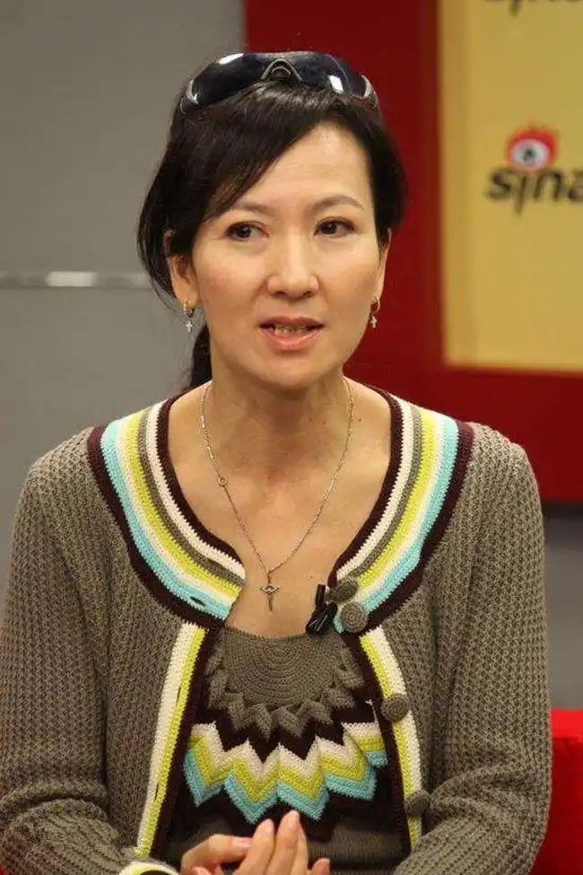 原创60岁真的是女明星的分水岭陈美琪没了胭脂粉黛皮肤状态好真实