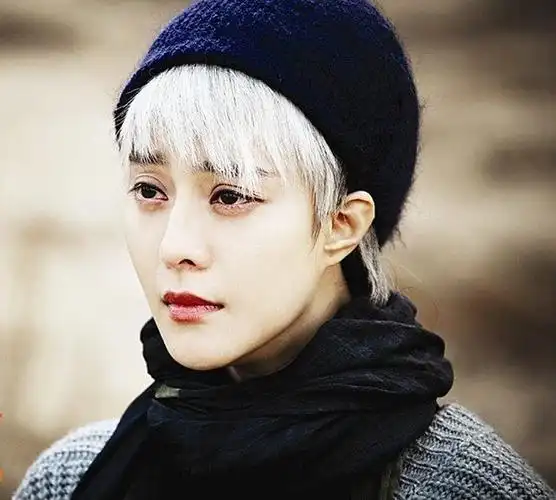 女星白发造型:景甜像女王,蒋勤勤鞠婧祎仙气却都不及她_腾讯新闻