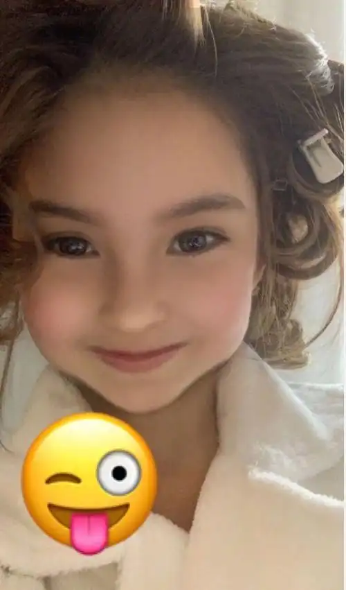 周杰伦女儿照片曝光引发粉丝热议哇塞混血baby耶