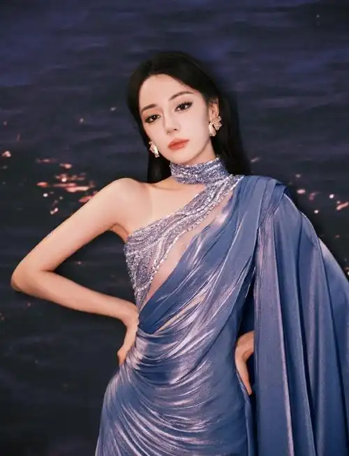 迪丽热巴冬日氛围十二月行程来了