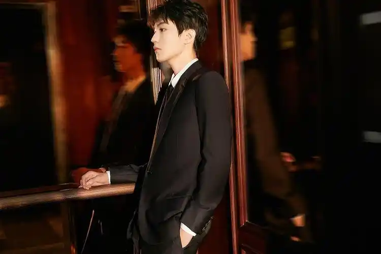 明星 正文16 1/5 2021年10月17日,王俊凯出席第五届平遥国际电影展