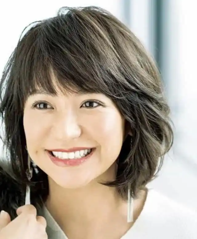 40岁女人少留短发,中长发更显气质,这4种发型洋气又减龄!