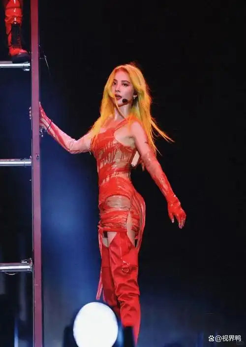 最美舞娘蔡依林演唱会八套华丽服装尽显身材