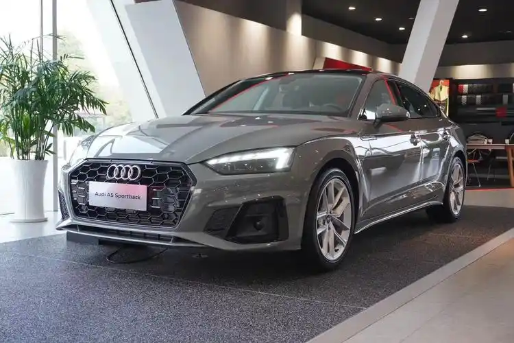 探店新款奥迪a5sportback可甜可盐家用又运动