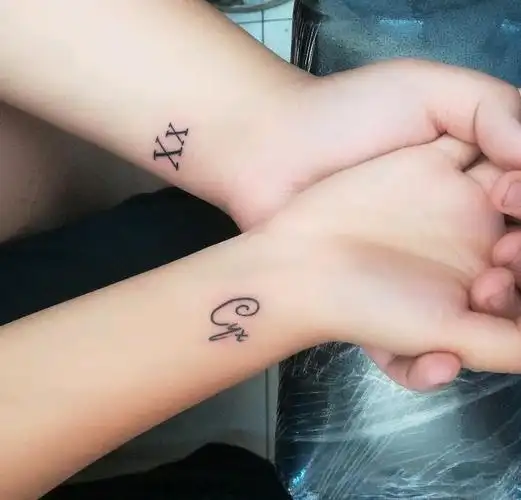 情侣字母_纹身图案手稿图片_陈慧芳的纹身作品集