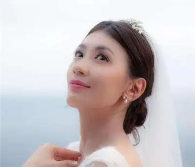 贾静雯婚纱照片#(婚纱礼服)#(婚纱摄影)#(明星婚纱照)