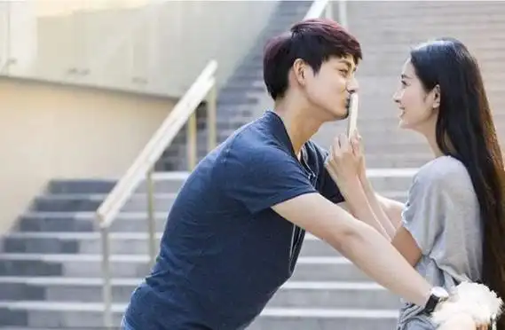 讲讲男生第一次感受 男人经历第一次时 男生可以感受到是不是第一次吗