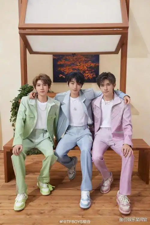 tfboys演唱会粉丝疯狂,西安奥体中心一片混乱,警方出动维持秩序