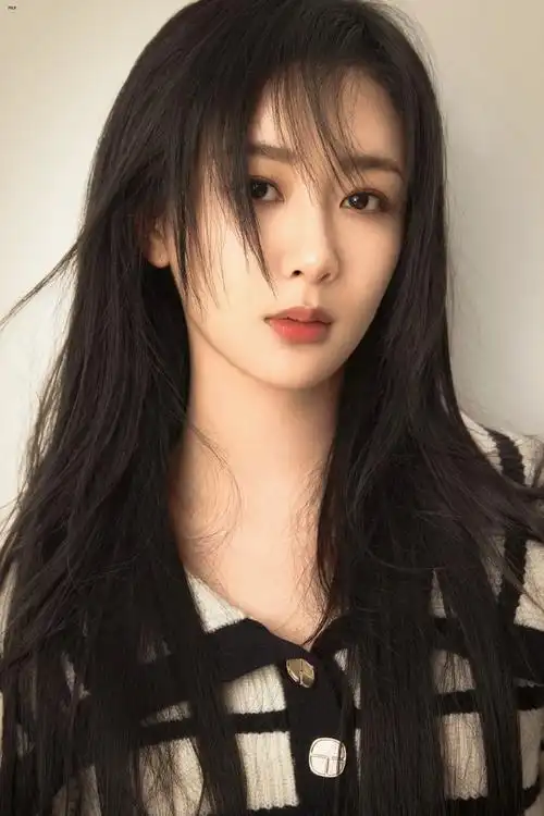 杨紫199爱高马尾造型开机饭拍路透##杨紫黄瀛子