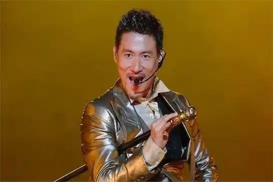 爱过吴君如,红过刘德华,50岁才找到真爱,最后老来得子家庭美满