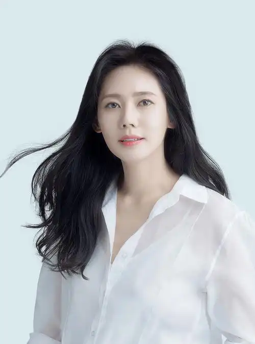 丸碧品牌正式官宣国际巨星秋瓷炫为品牌代言人