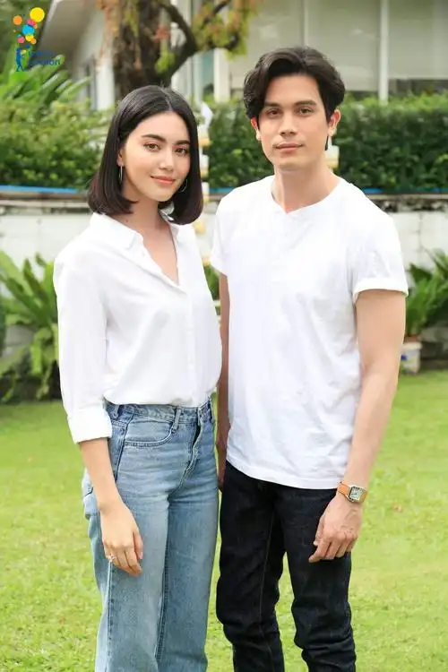 搞笑泰剧爱的警报器:女孩只要一有危险就能将两个男生召唤出现