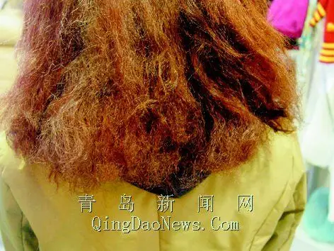 且头发像乱草一样,一点弹性都没有,这才发现头发被烫焦了