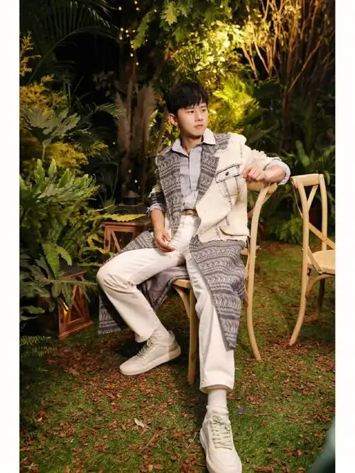 分享杰哥全身照!果然帅哥从头到脚都是帅的!#张杰