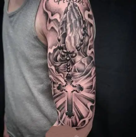 双手合十祈祷的纹身图案59