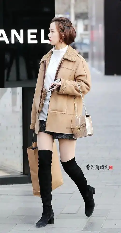 街拍女人味爆棚的高筒靴加肉丝美女