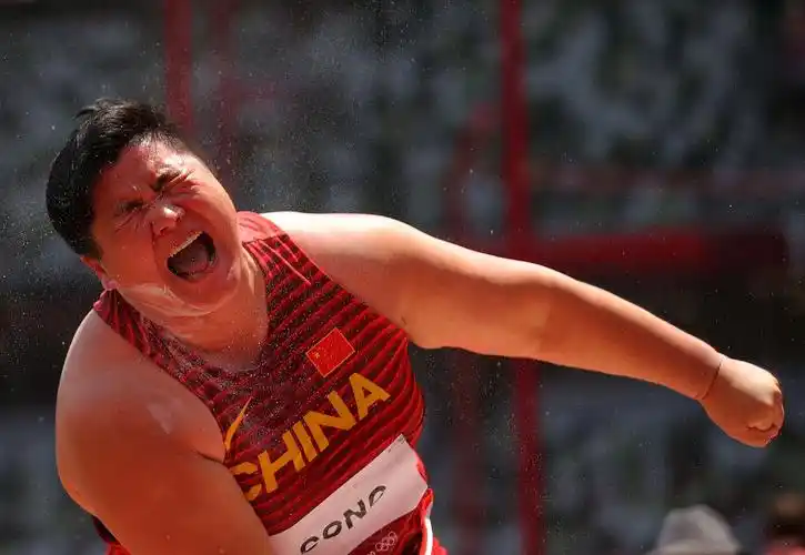 田径——女子铅球决赛:巩立姣夺冠 8月1日,巩立姣在比赛中.