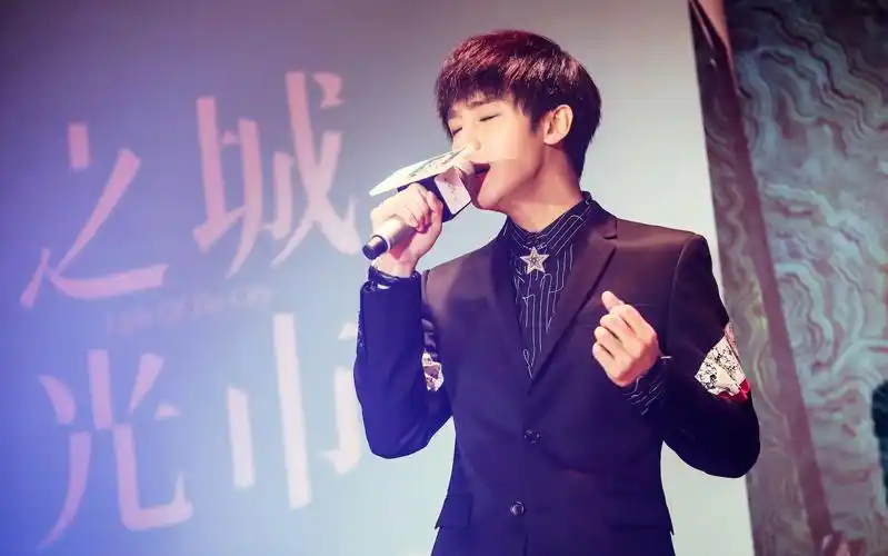 全能偶像李炜光芒再现 新专首唱会分享人生成长
