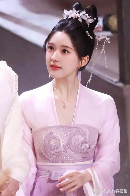 赵露思《神隐》的一些路透妆造太仙了!