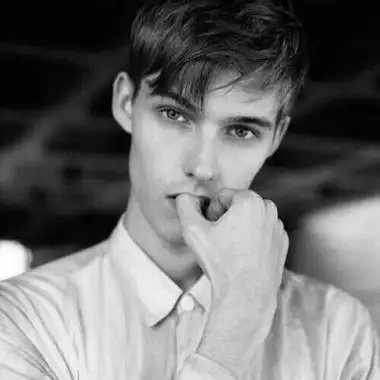 欧美男生头像黑白成熟2021最新版本幸福的人是从来不晚睡的