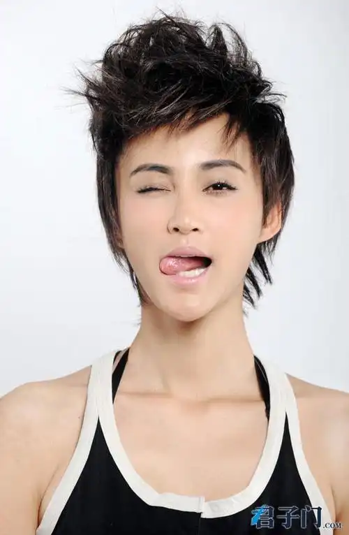 p>张歆艺,1981年5月29日出生于 a target="_blank" href="/item/四川