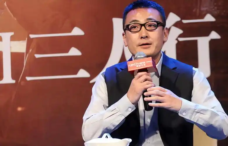 回顾曾剑娶二婚演员妻子梅婷婚后生一儿一女一家幸福甜蜜