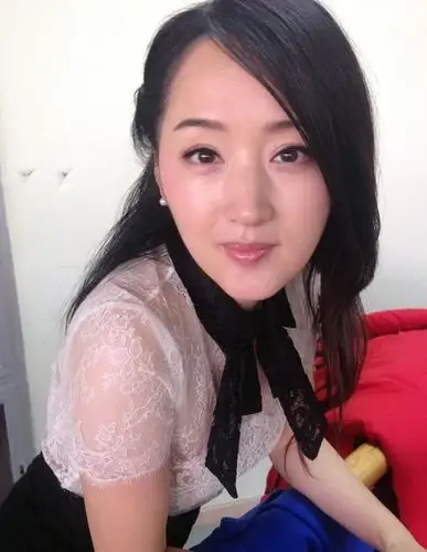 49岁杨钰莹近照曝光油光满面老态尽显网友还我女神