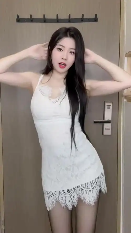 卖萌 #美女摇 #身材秀 #女性独舞 #性感美女