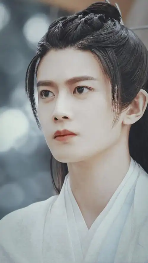 任嘉伦与君初相识##任嘉伦长意#剧照|截修你来三春绿,你走相思起.