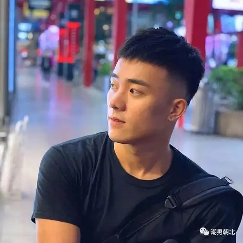 男生"两边铲光"发型过气了吗?理发师建议:这4款剪了就帅!