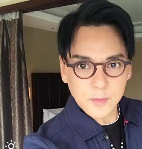 张镐濂近照,这颜值这气质,分明就是年轻时的莫少聪,比张丹峰帅_网易