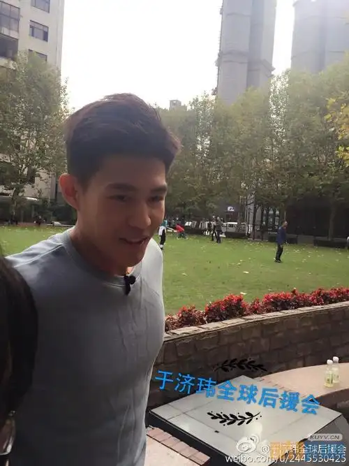 于济玮帅气写真
