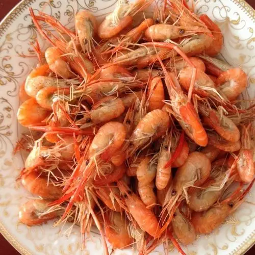 家家有只小肥猫做的白灼河虾