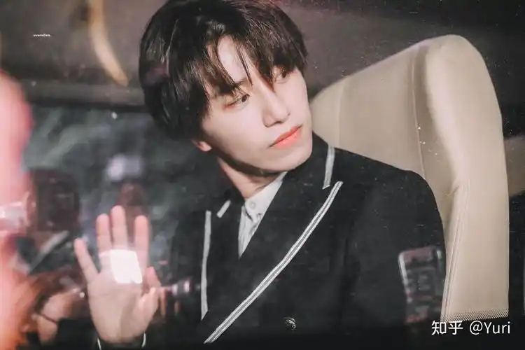 为什么伯远在《青春有你 1》糊了却在《创造营 4》火了? - 知乎