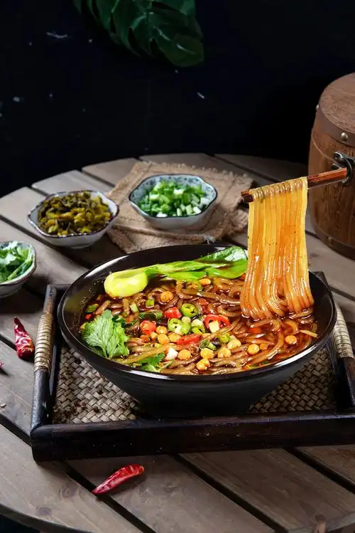 比楼下苍蝇馆子煮的酸辣粉更好吃!绝 - 抖音