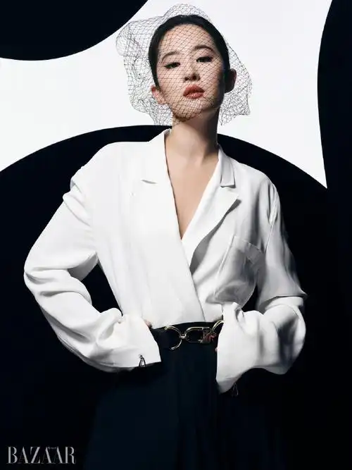 刘亦菲时尚芭莎4月刊封面