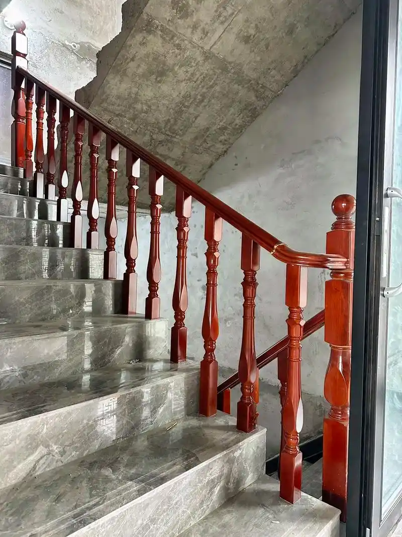 实木楼梯扶手又一家#农村自建别墅 #实木楼梯扶手 #别墅楼梯 - 抖音