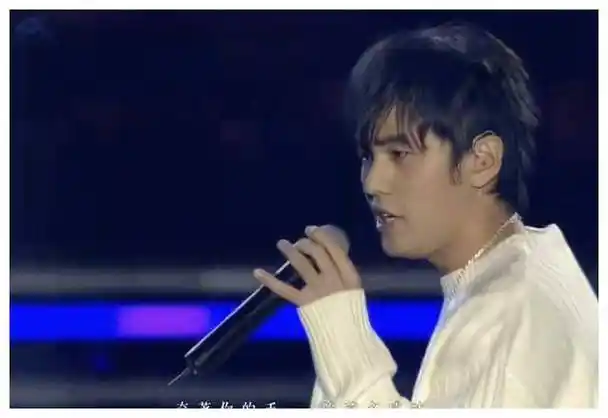 这个被誉为"音乐之岛"的地方,成为了周杰伦和好友杜国璋等人的拍摄