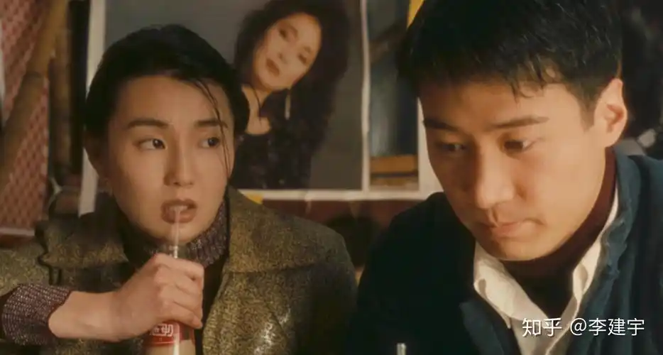 前两天看了发条张对《甜蜜蜜》的解读,昨天又看了一遍原片,电影看到