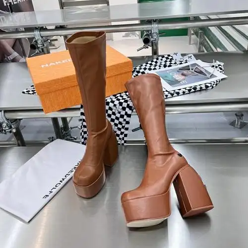 恨天高粗跟防水台长靴彰显大长腿街拍必备