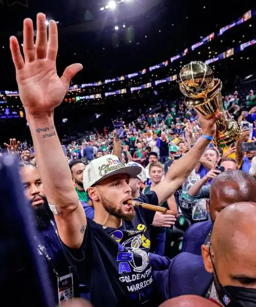 勇士总冠军爱死啦拿走高清图